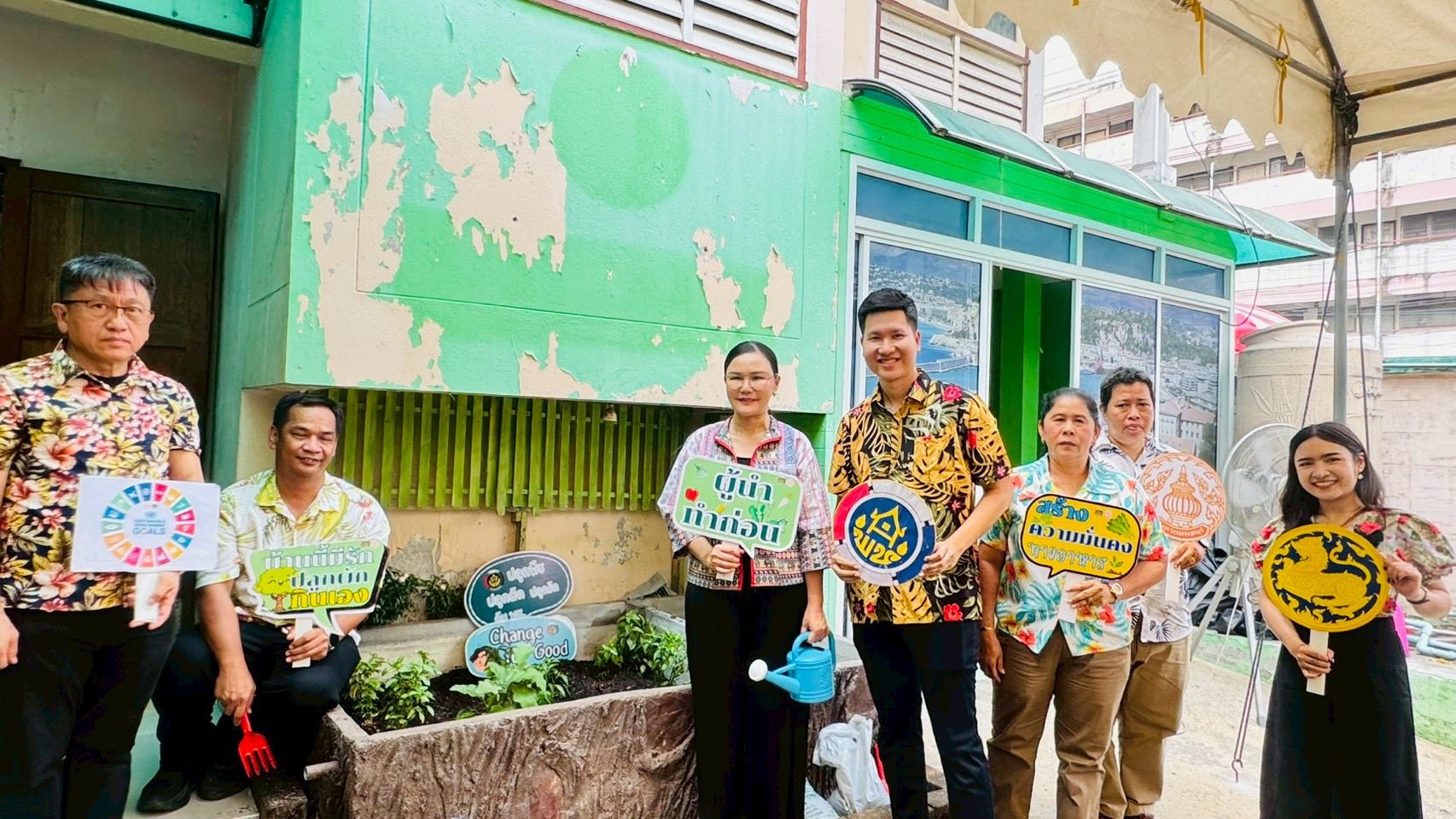 สพอ.เมืองนนทบุรี ขับเคลื่อนกิจกรรม “ผู้นำต้องทำก่อน” ปฏิบัติการ "Quick Win" 90 วัน ปลูกผักสวนครัว เพื่อสร้างความมั่นคงทางอาหารสู้ภัยวิกฤต ภัยการสู้รบ และภัยพิบัติใหญ่ในอนาคต ด้วยวิถีพอเพียง 🍀✨