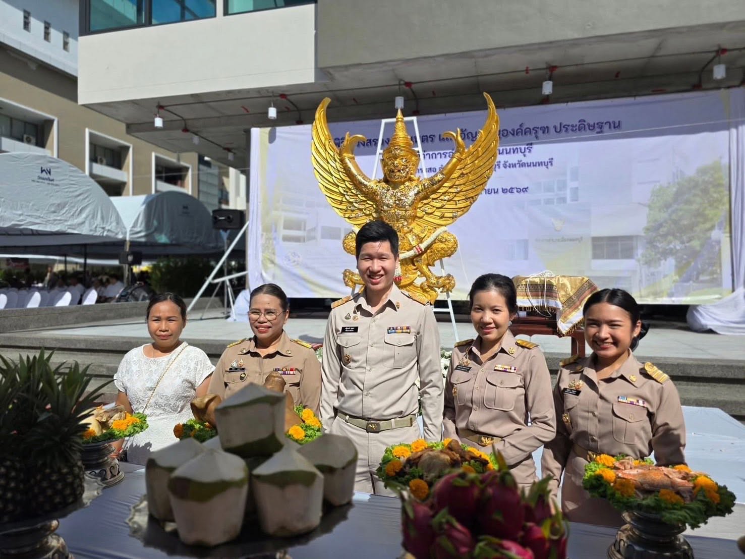 พช.นนทบุรีเข้าร่วม พิธีมงคลบวงสรวง เบิกเนตร และอัญเชิญองค์ครุฑประดิษฐาน ณ ที่ว่าการอำเภอฯ เสริมความสง่างาม บารมี และสิริมงคลอันยิ่งใหญ่แก่สถานที่ราชการและปวงชน