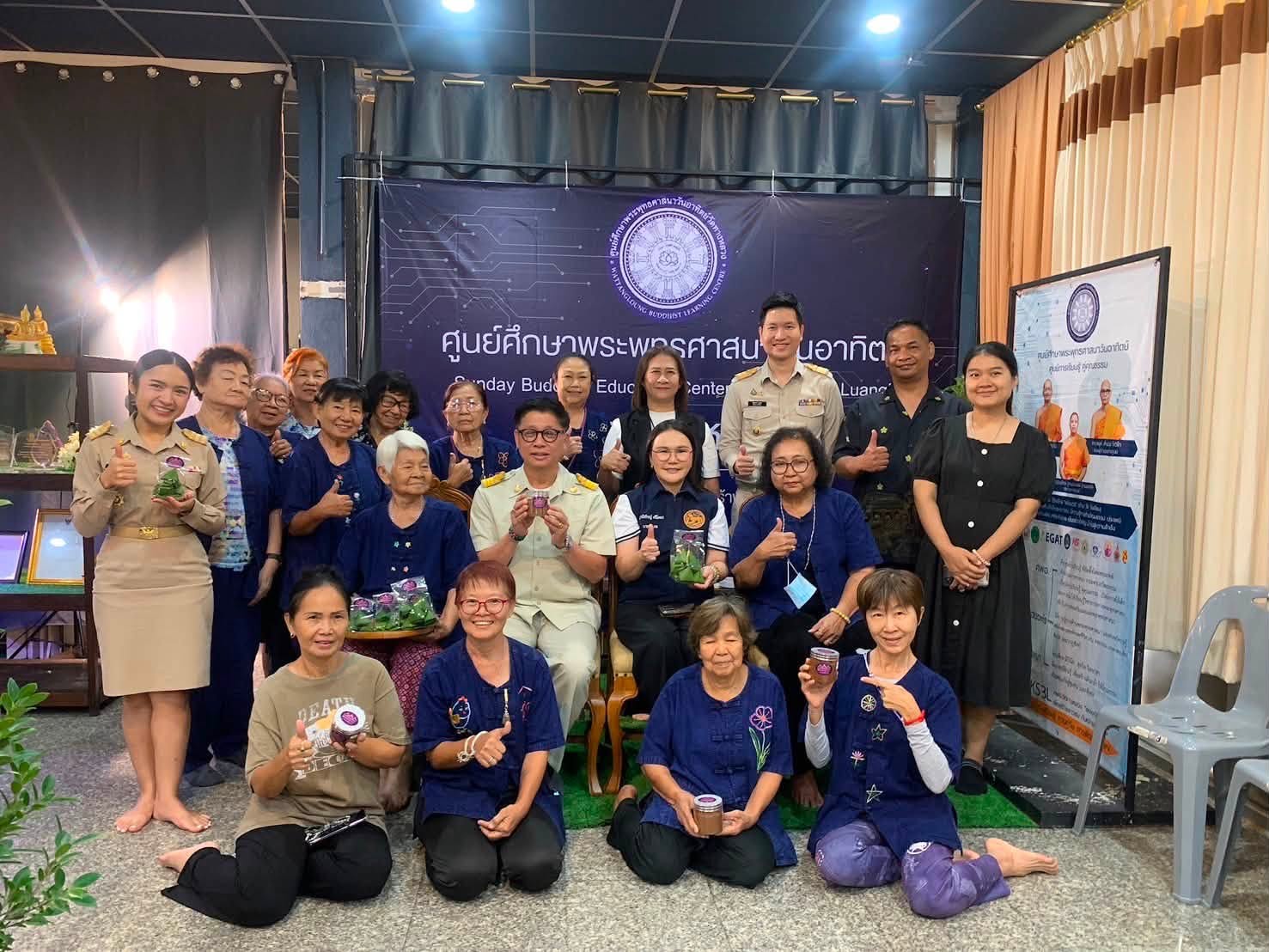 สพอ.เมืองนนทบุรี ลงพื้นที่วิสาหกิจชุมชนวัดทางหลวง ร่วมแลกเปลี่ยนเรียนรู้และหารือแนวทางบูรณาการพัฒนาผลิตภัณฑ์ ยกระดับรายได้ชุมชนอย่างยั่งยืน 