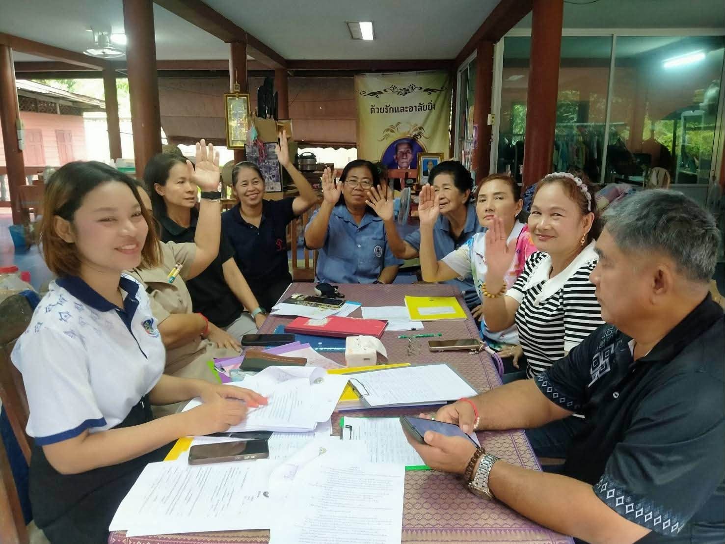 พช.เมืองนนท์ ลงพื้นที่ติดตามกลุ่มออมทรัพย์เพื่อการผลิตและโครงการ กข.คจ. บ้านบางรักน้อย ม.4