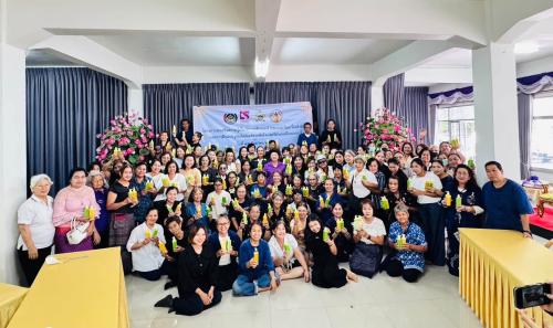 โครงการส่งเสริมความรู้ภัยสเตียรอยด์ในเครื่องสำอาง และฝึกแปรรูปผลิตภัณฑ์จากชันโรง เสริมทักษะสร้างรายได้สตรีเมืองนนท์นนทบุรี